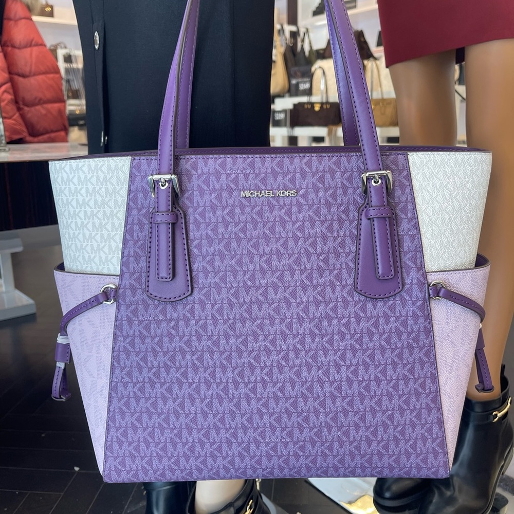 MICHAEL KORS Voyager Lg Color-Block Signature Logo Shoulder Tote Bag
Dark Purple - Picture 4 of 16
